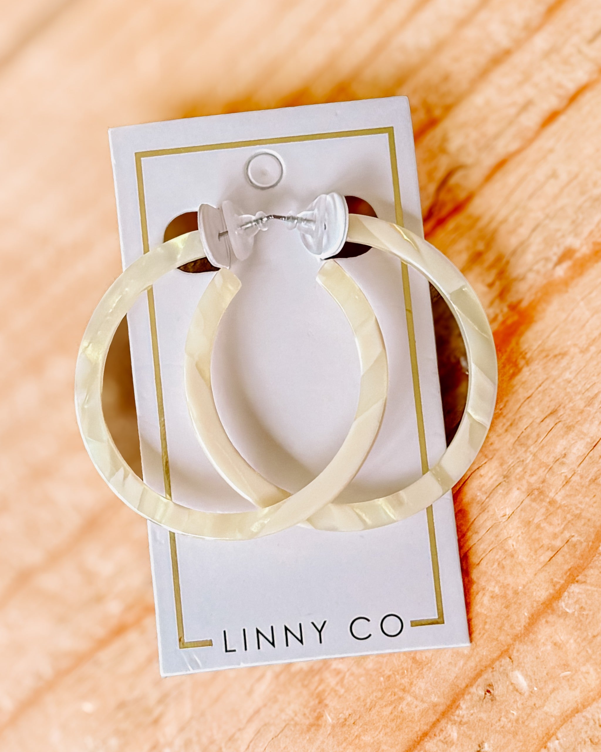 Linny Co Holly Medium Hoop Earrings