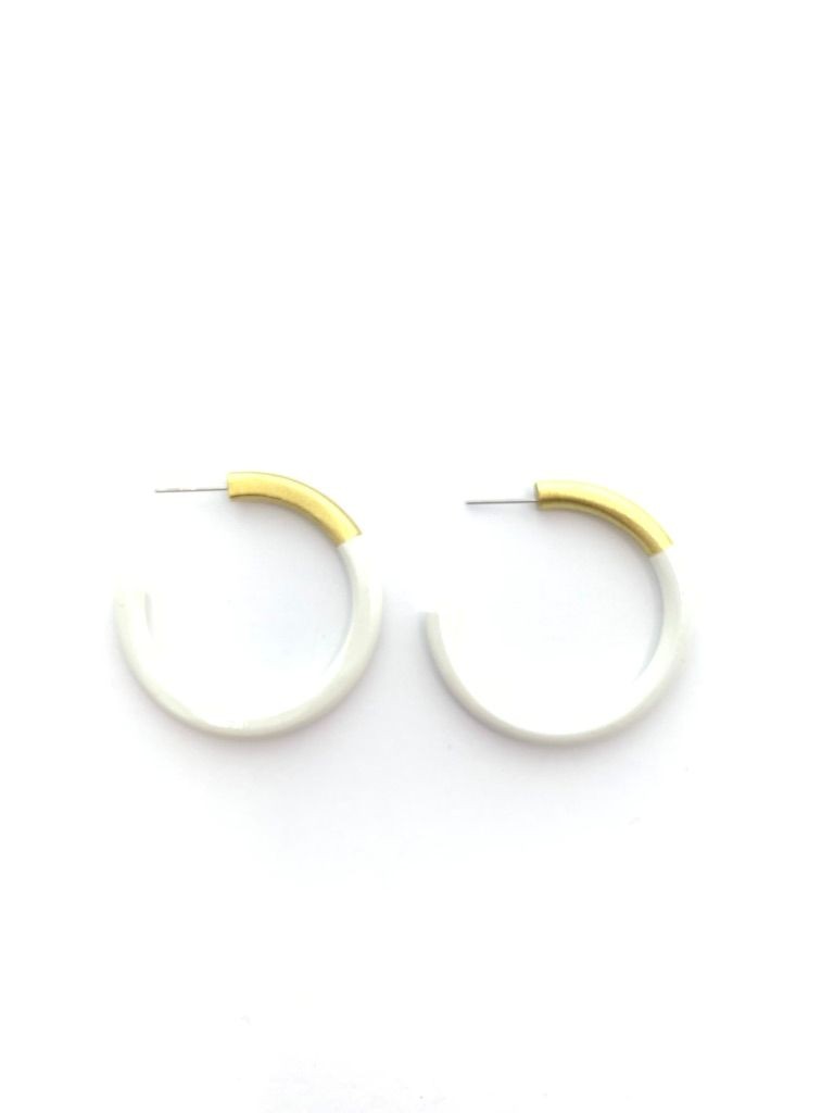Accessory Jane Liz Medium Hoop Earrings