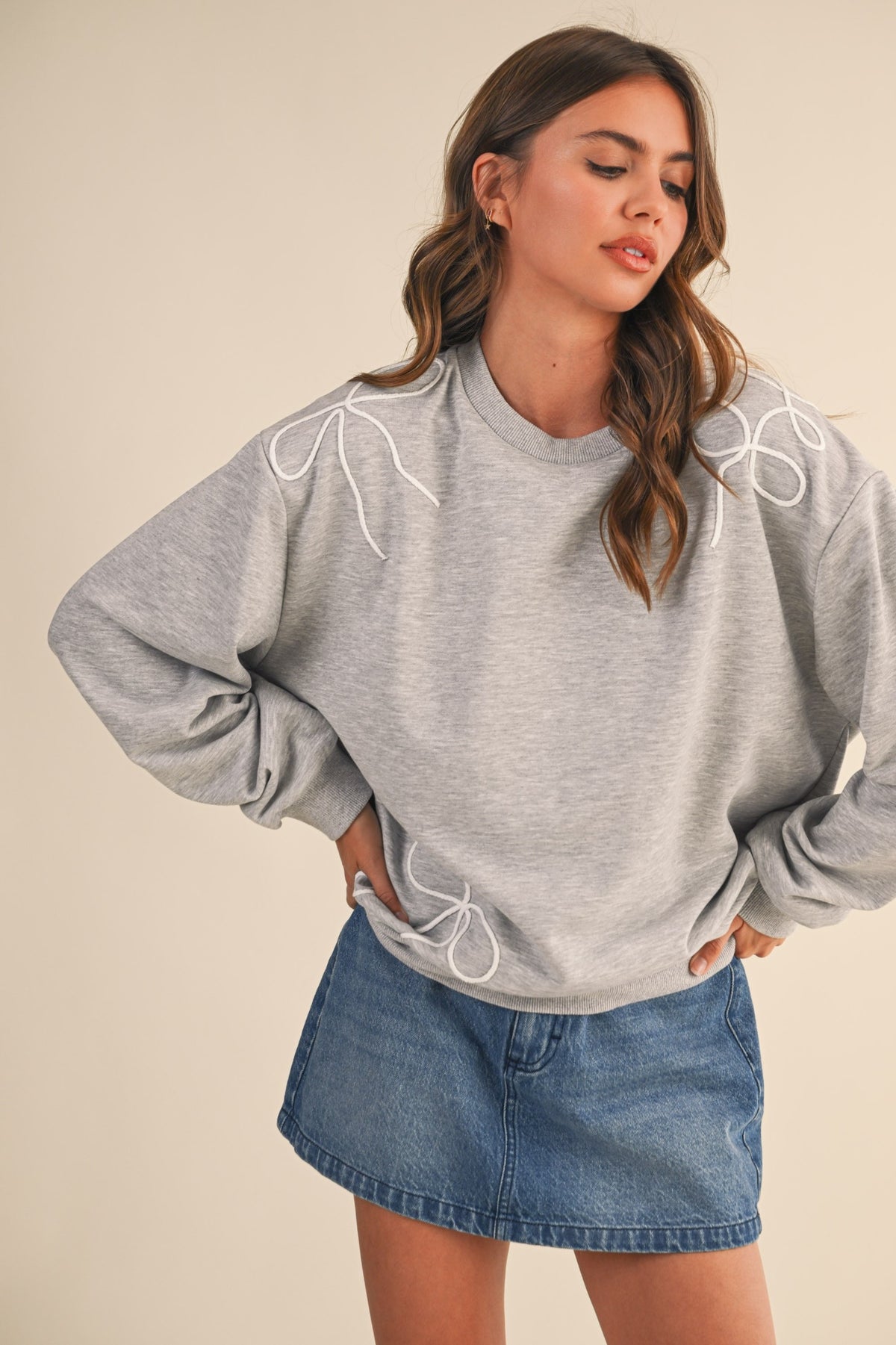 Klesis Bow Applique Sweatshirt