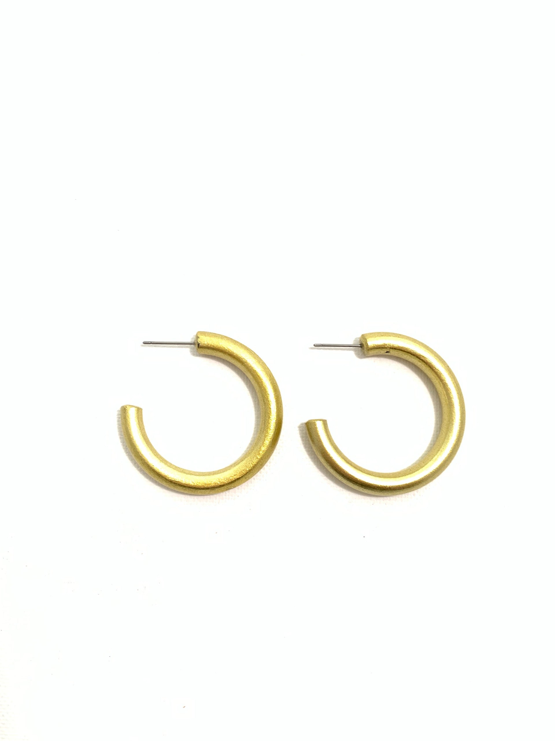 Accessory Jane Liz Medium Hoop Earrings